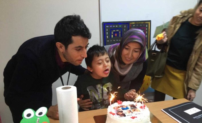 Lise öğrencilerinden engelli kardeşlerine ziyaret