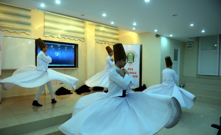 Lise öğrencilerinden semazen grubu