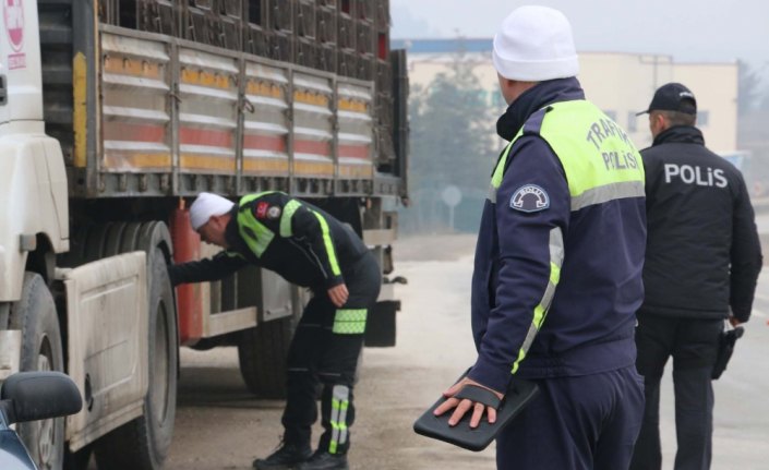 Mudurnu'da kış lastiği uygulaması