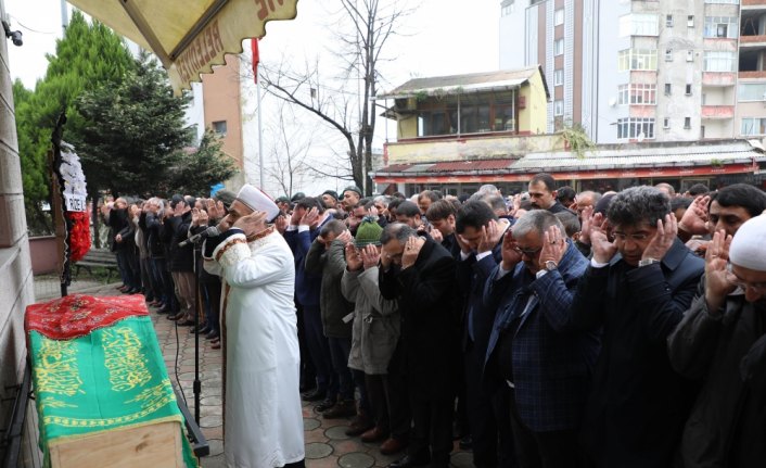Oğlunun şehit olduğu gün yanına defnedildi
