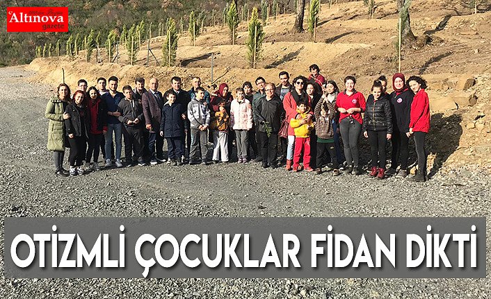Otizmli çocuklar fidan dikti