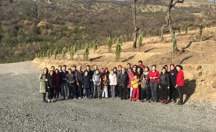 Otizmli çocuklar fidan dikti