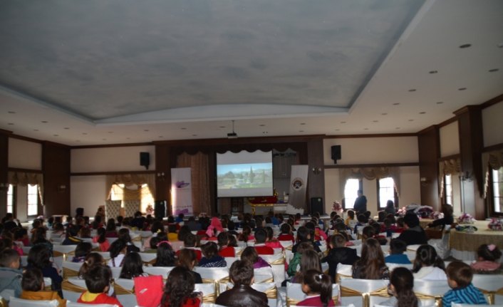 Safranbolu'da ilkokul öğrencilerine film gösterimi