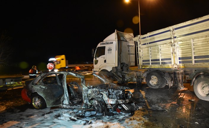 Samsun'da tırla çarpışan lüks otomobil yandı: 1 yaralı