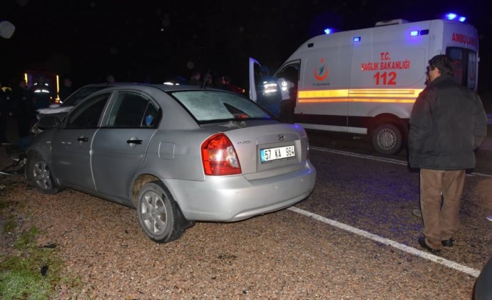 Sinop'ta iki otomobil çarpıştı: 7 yaralı