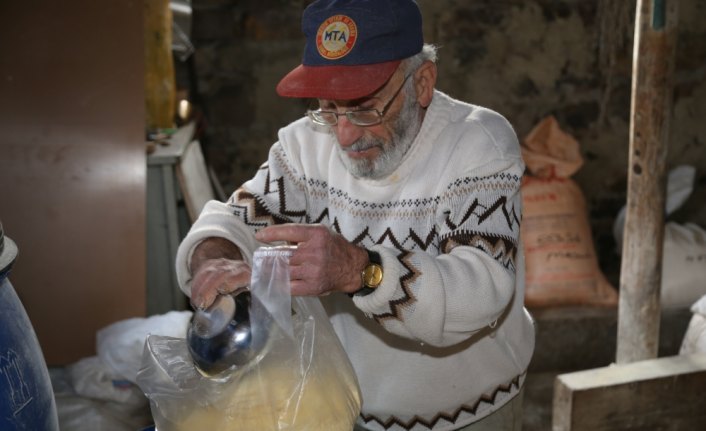 Tarihi değirmenin 78'lik emektarı