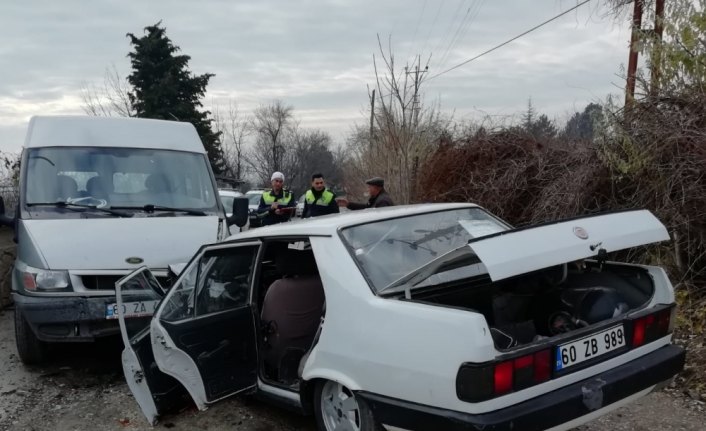 Tokat'ta minibüs ile otomobil çarpıştı: 6 yaralı