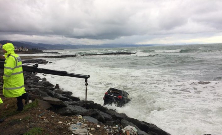 Trabzon'da cip denize düştü: 2 yaralı