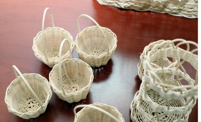 Yabancı öğrenciler sepet ördü, ebru yaptı