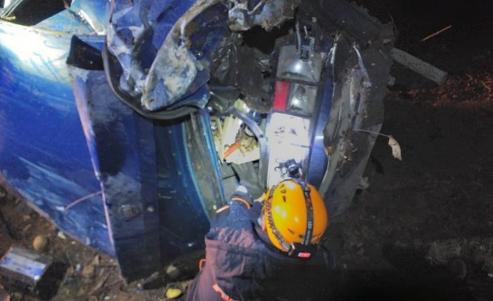 Zonguldak'ta otomobil şarampole devrildi: 3 yaralı