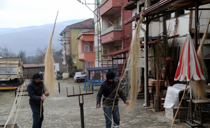 100 metrekarelik dükkanda işlediği keneviri Amerika'ya satıyor