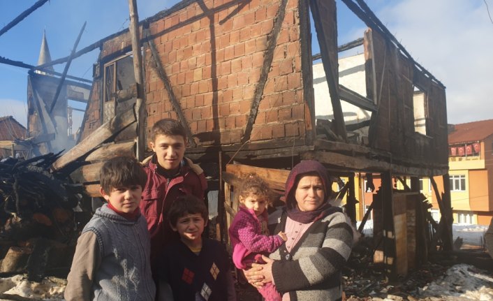 6 kişilik aile yangından son anda kurtuldu