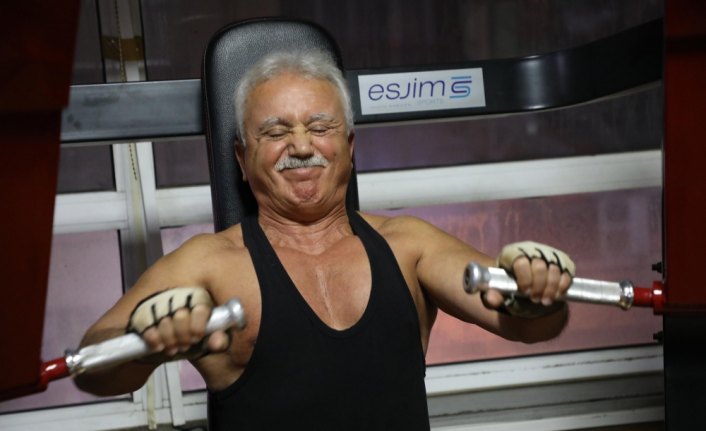 70 yaşında vücut geliştirme sporu yapıyor
