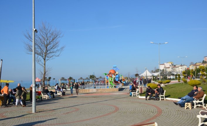 Alaplı'da sahiller doldu