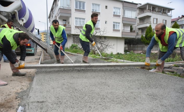 Altınordu'da beton kaldırım çalışmaları