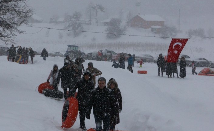 Beyaz örtü köylülere ekmek kapısı oldu