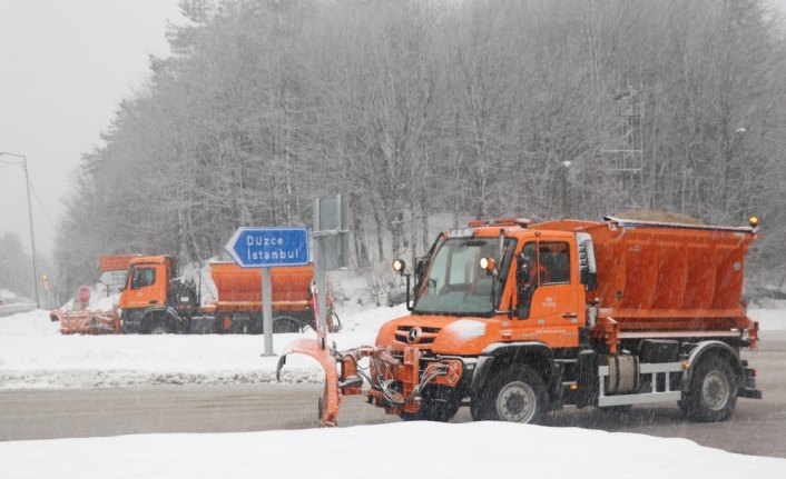 Bolu Dağı'nda kar yağışı etkili oluyor
