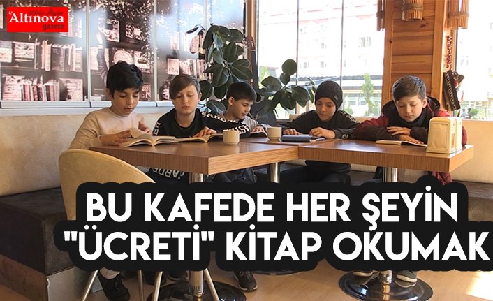 Bu kafede her şeyin "ücreti" kitap okumak