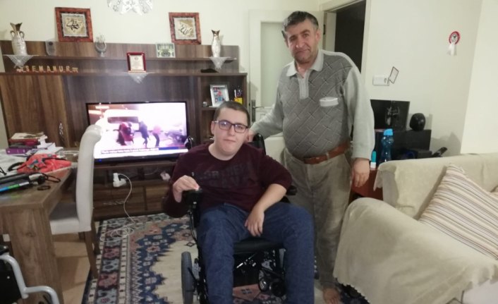 Engelli gence akülü sandalyesi teslim edildi