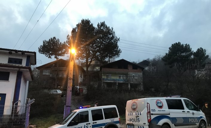 Eşini darbettiği iddia edilen kişi kendisini eve kilitledi