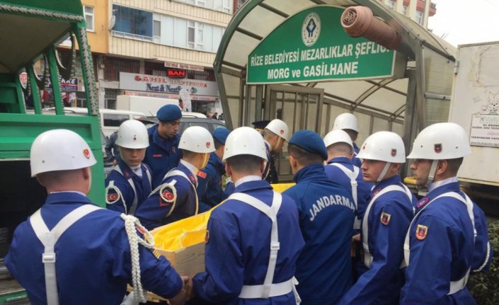 Ev iznine çıkan er 6. kattan düşerek hayatını kaybetti