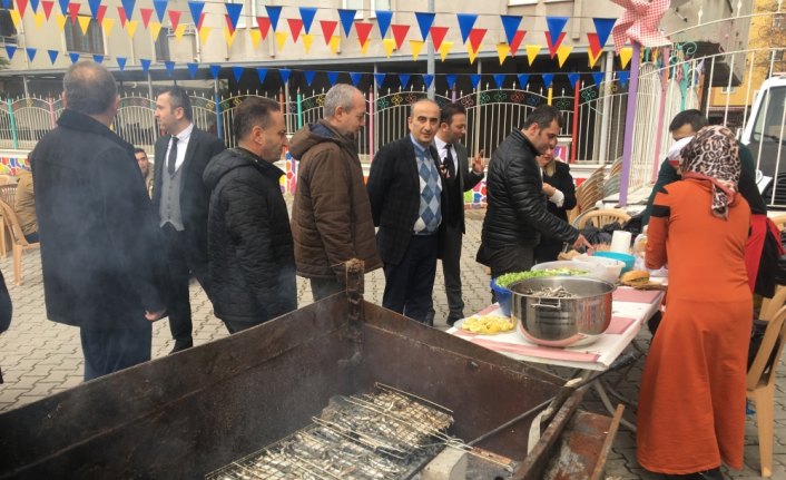 Fatsa'da öğrenciler lösemili çocuklar için reçel sattı