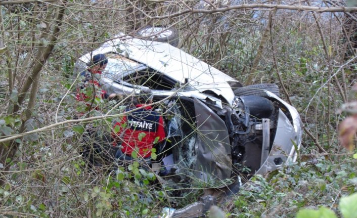 Giresun'da otomobil şarampole devrildi: 3 yaralı