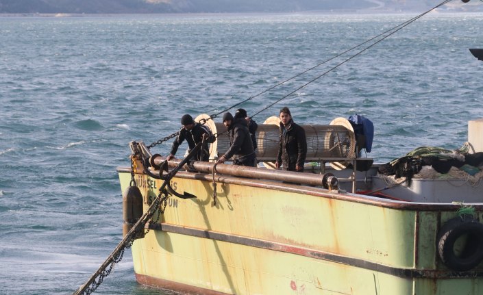 GÜNCELLEME 4 - Sinop açıklarında balıkçı teknesi battı