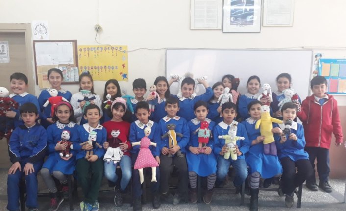 İlkokul öğrencilerinden lösemili çocuklara 