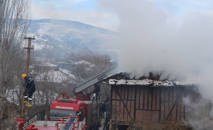 İtfaiye 36 tavuğu telef olmaktan kurtardı