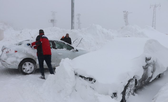 Kartalkaya'da kar kalınlığı 2 metreye ulaştı