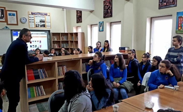 Kavak'ta öğrenciler eğitimci yazar Koca ile buluştu