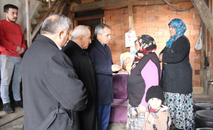 Kaymakam ve Belediye Başkanından yangın evinde inceleme