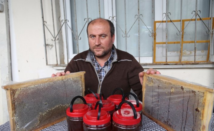 Köyde ürettiği balları sosyal medya üzerinden pazarlıyor