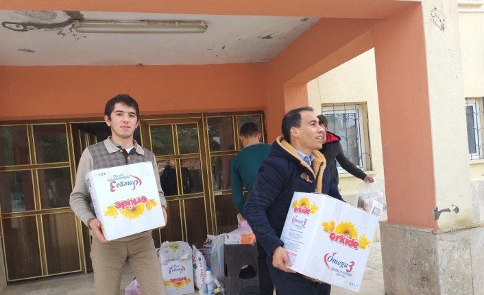 Lise öğrencilerinden ihtiyaç sahibi ailelere yardım
