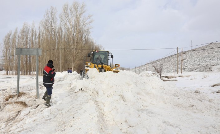Mahsur kalan 8 kişi evlerine ulaştırıldı