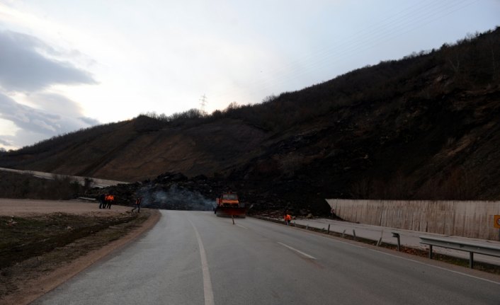 Niksar-Reşadiye kara yolu heyelan nedeniyle ulaşıma kapandı