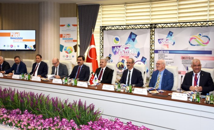 Pilot üniversiteler için yönerge hazırlığı
