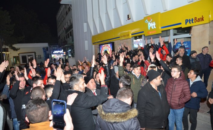 Taraftarlardan istifa eden kulüp başkanı için 