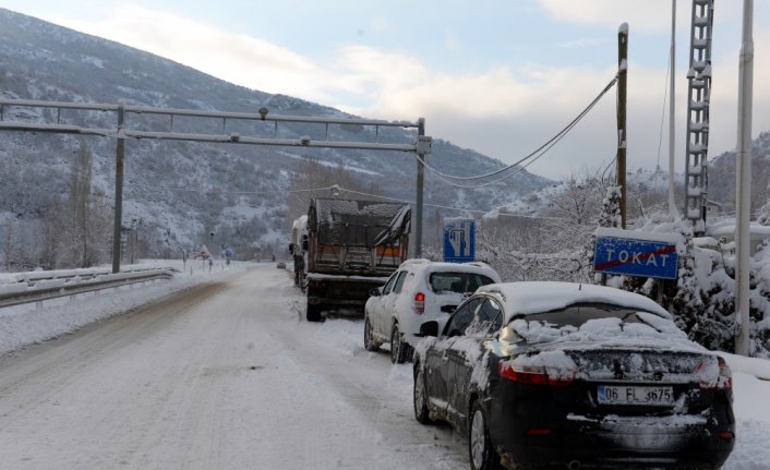 Tokat-Sivas kara yolunda zorlu bekleyiş