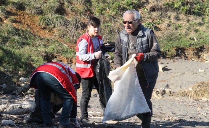 Türk Kızılayı'ndan sahil temizliği