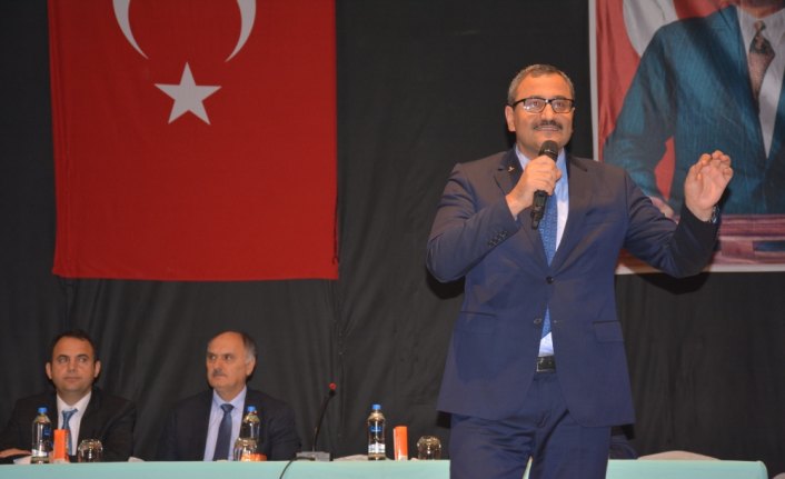Vali Sarıfakıoğulları muhtarlarla toplantıda bir araya geldi