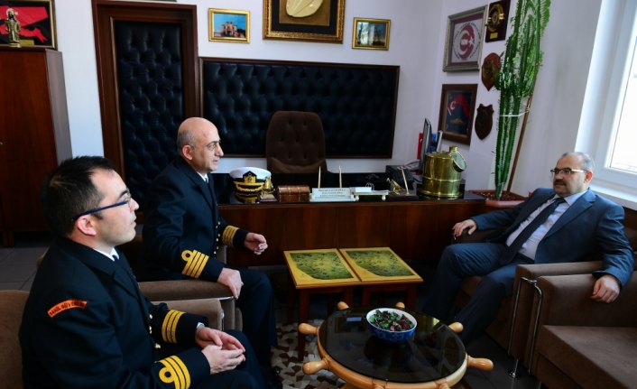 Vali Ustaoğlu'ndan Trabzon Deniz Komutanlığı'na ziyaret