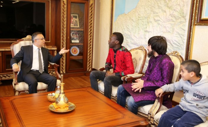 Yabancı öğrenciler Vali Çeber'i ziyaret etti