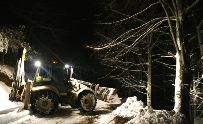 Yaylada mahsur kalan 11 kişi kurtarıldı