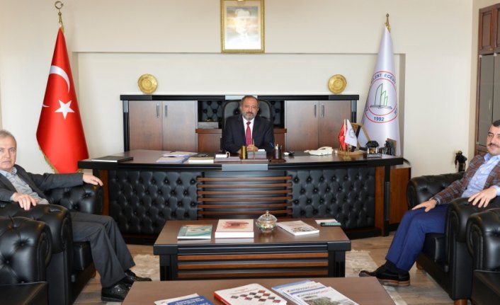 AK Parti milletvekillerinden rektör Çufalı'ya ziyaret