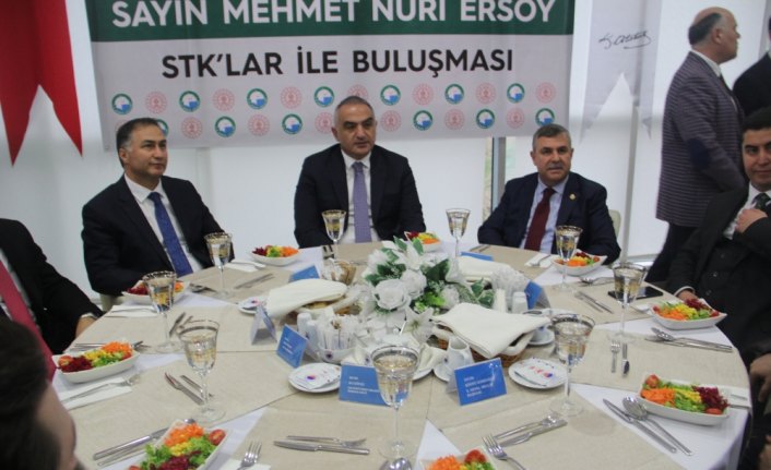 Bakan Ersoy, STK temsilcileriyle bir araya geldi