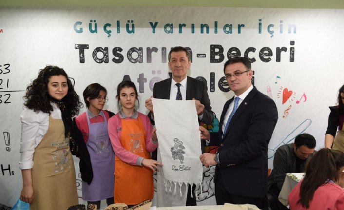 Bakan Selçuk ilk tasarım ve beceri atölyelerini açtı