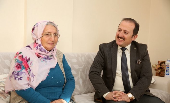 Bayburt Valisi Pehlivan'ın hastaları ziyaret etti