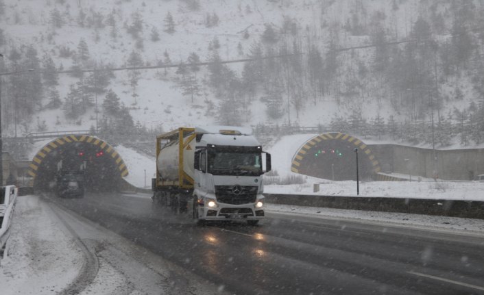 Bolu Dağı'nda yoğun kar yağışı